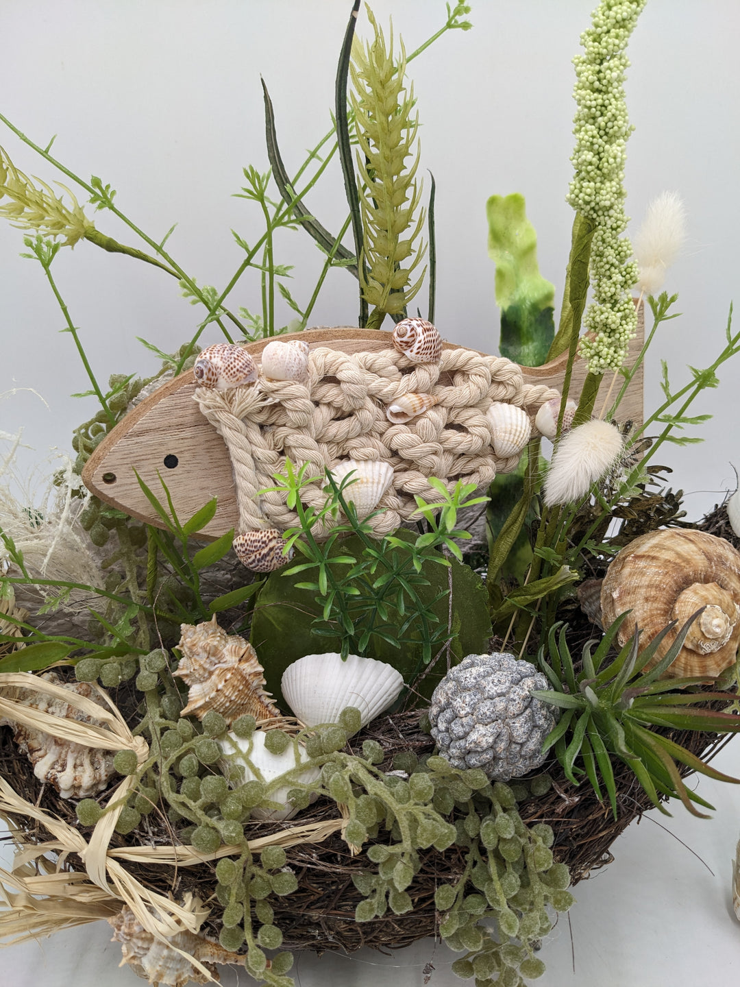 Sommergesteck maritim Fisch Gräser Schnecke