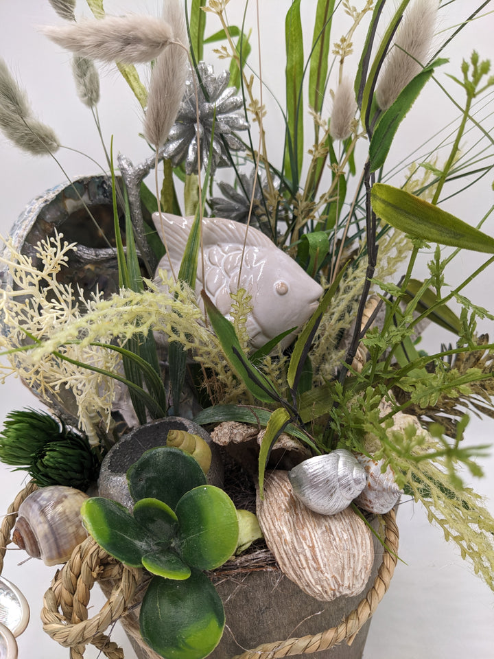 Sommergesteck Fisch Gräser Muscheln maritim