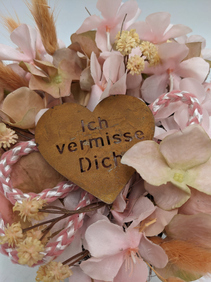 Trauergesteck Herz Gräser rosa