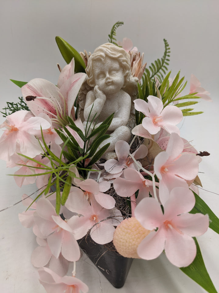 Trauergesteck Engel Herz Lilien rosa
