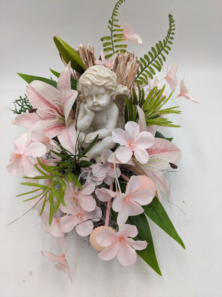 Trauergesteck Engel Herz Lilien rosa