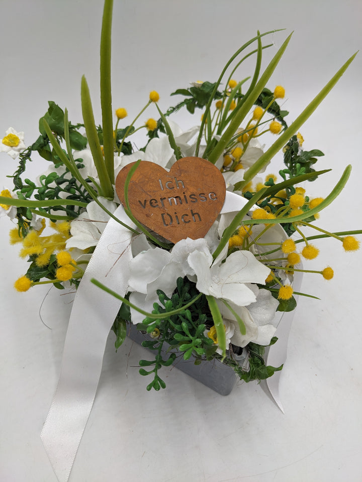 Trauergesteck Herz gelb weiss