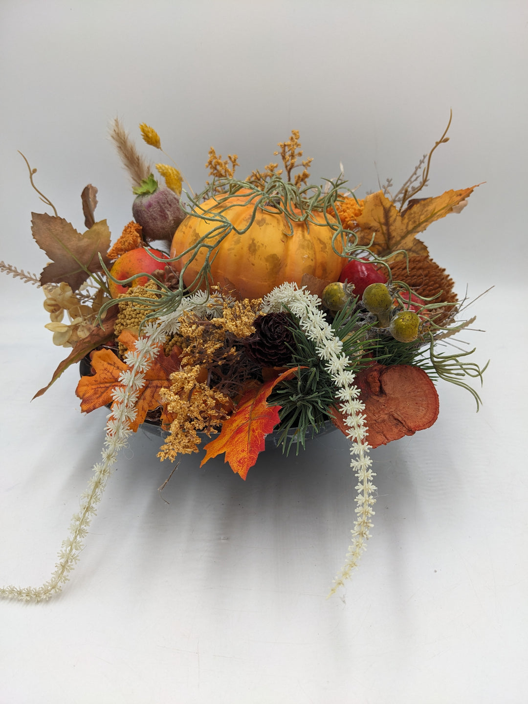 Herbstgesteck Kürbis Äpfel Blätter orange