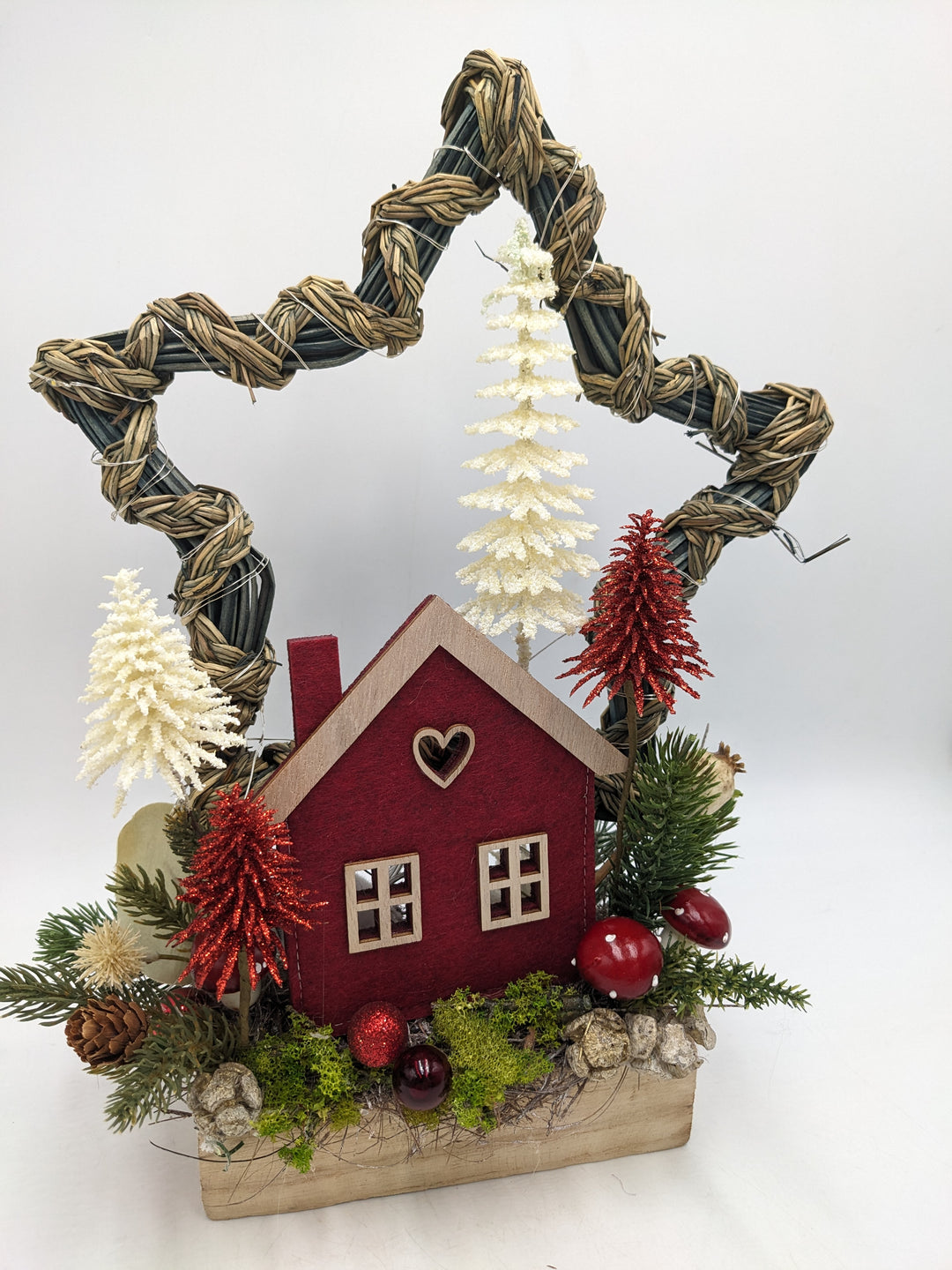 Wintergesteck Weihnachtsgesteck LED Stern Haus Tannen Pilze