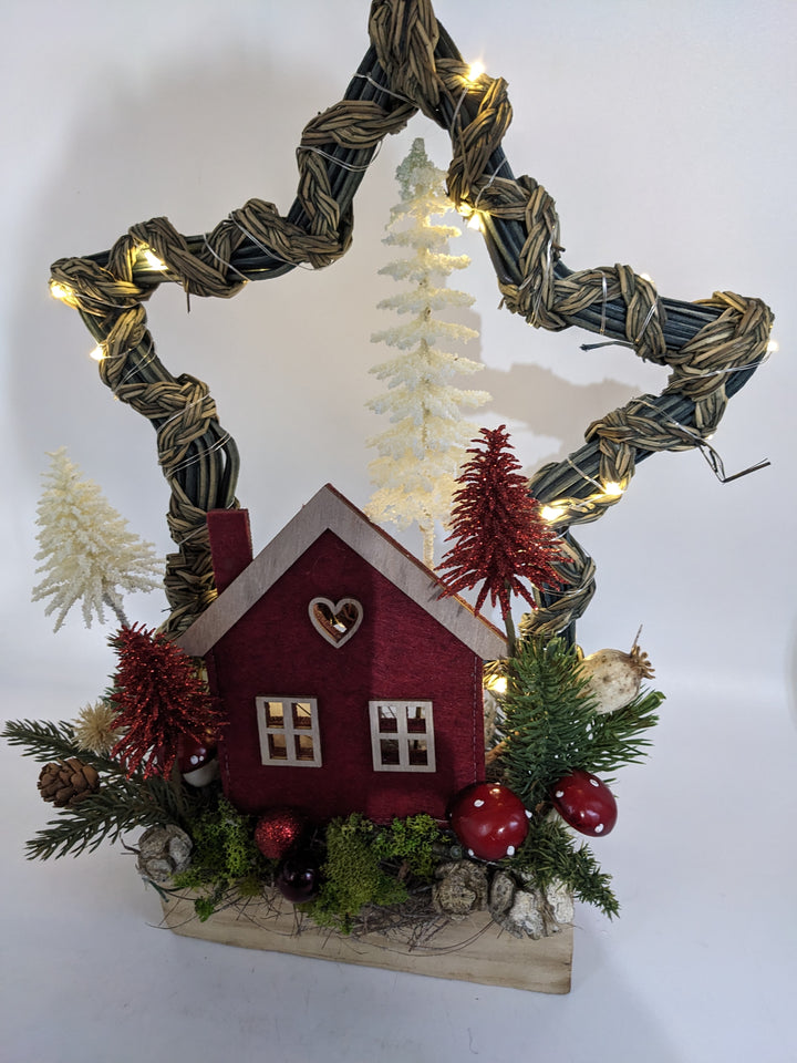 Wintergesteck Weihnachtsgesteck LED Stern Haus Tannen Pilze