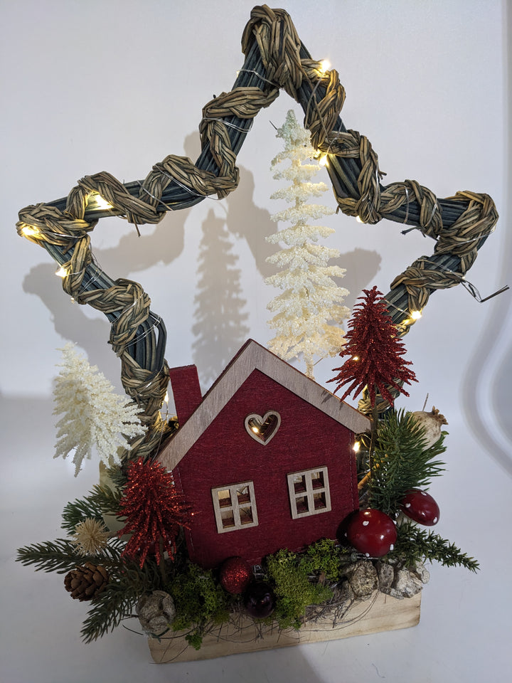 Wintergesteck Weihnachtsgesteck LED Stern Haus Tannen Pilze