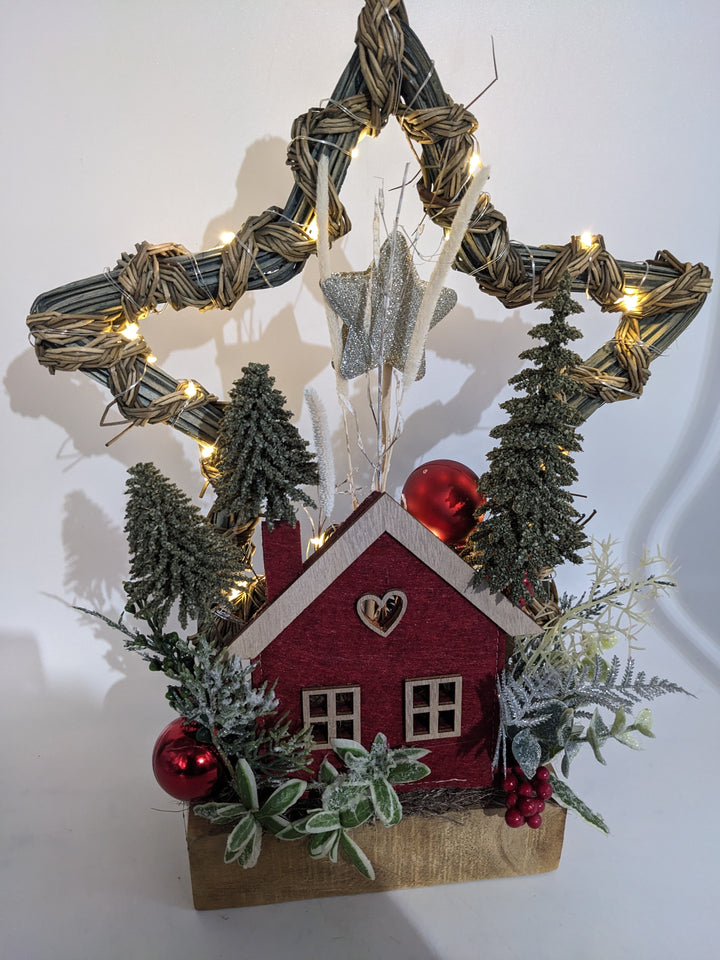 Wintergesteck Weihnachtsgesteck LED Stern Haus Tannen silber