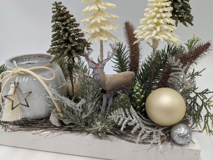 Wintergesteck Weihnachtsgesteck Teelicht Hirsch Bäume Zapfen