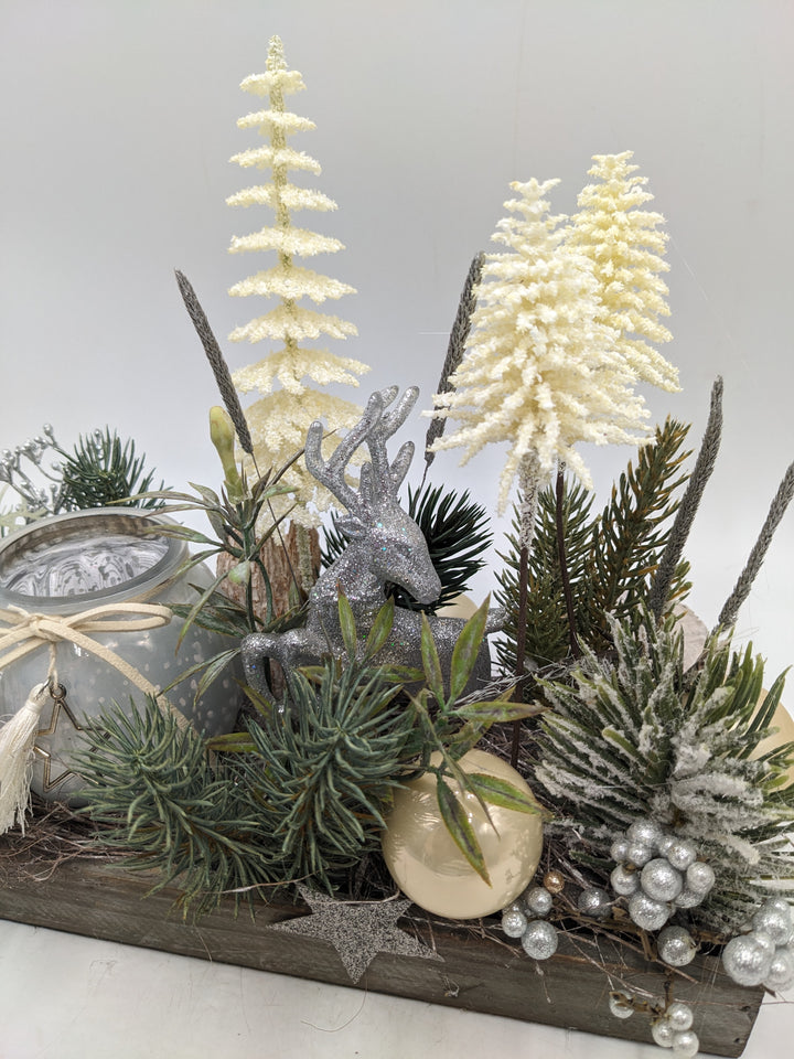 Wintergesteck Weihnachtsgesteck Teelicht Hirsch Bäume silber