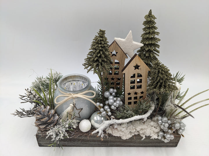 Wintergesteck Weihnachtsgesteck Teelicht Häuser Bäume