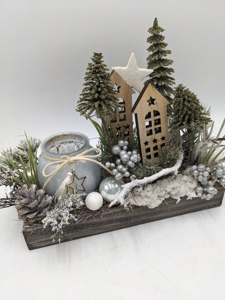 Wintergesteck Weihnachtsgesteck Teelicht Häuser Bäume