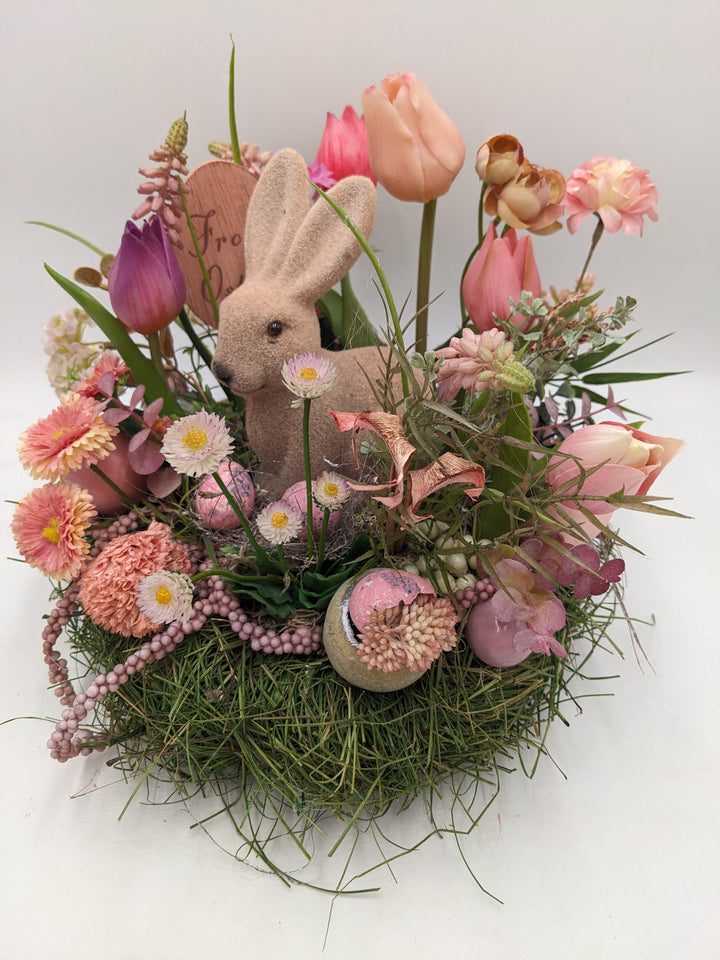 Ostergesteck Frühlingsgesteck Tulpen Bellis Muscari rosa