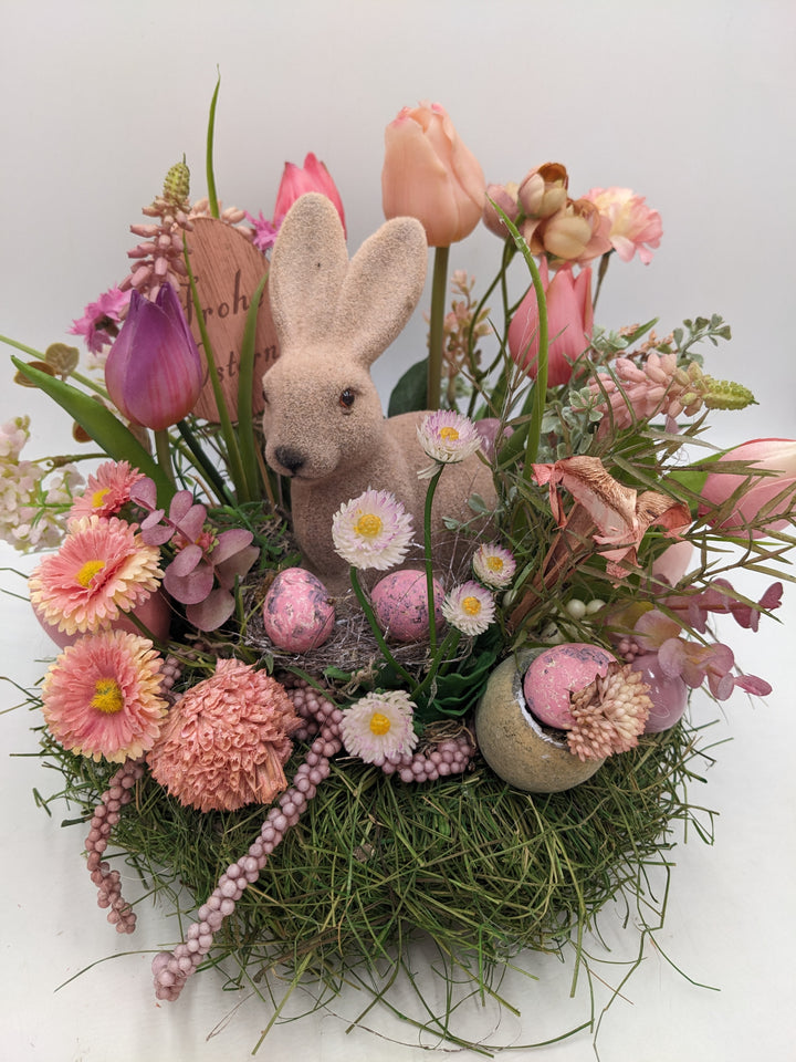 Ostergesteck Frühlingsgesteck Tulpen Bellis Muscari rosa