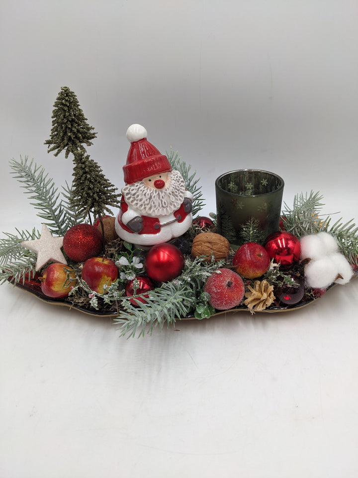Weihnachtsgesteck Teelicht Äpfel Weihnachtsmann Bäume