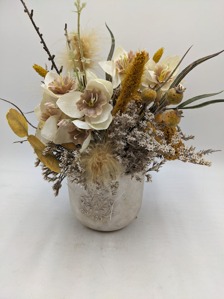 Herbstgesteck Amaryllis Gräser creme