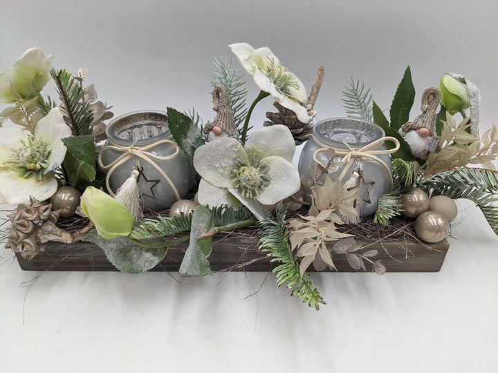Weihnachtsgesteck Teelicht Christrose Wichtel weiss