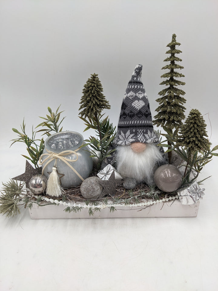 Weihnachtsgesteck Teelicht Wichtel Bäume weiss