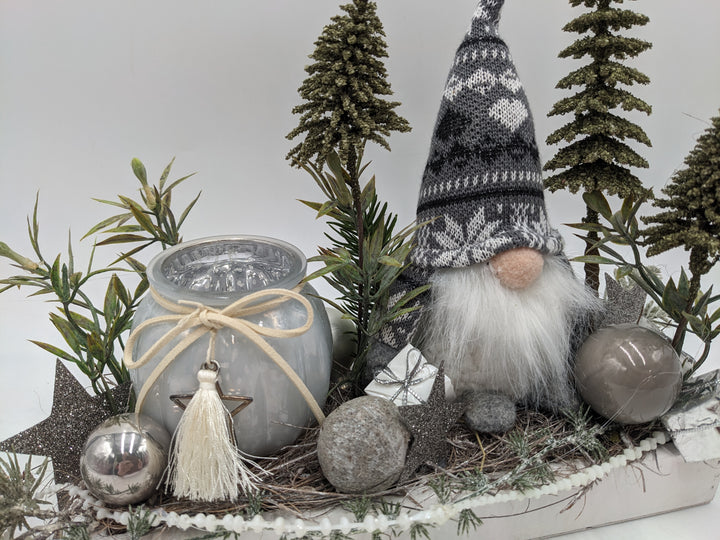 Weihnachtsgesteck Teelicht Wichtel Bäume weiss