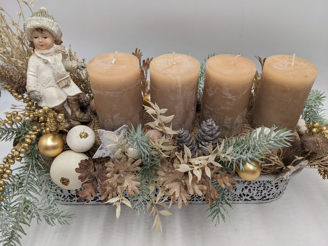 Adventsgesteck Mädchen Sterne gold creme