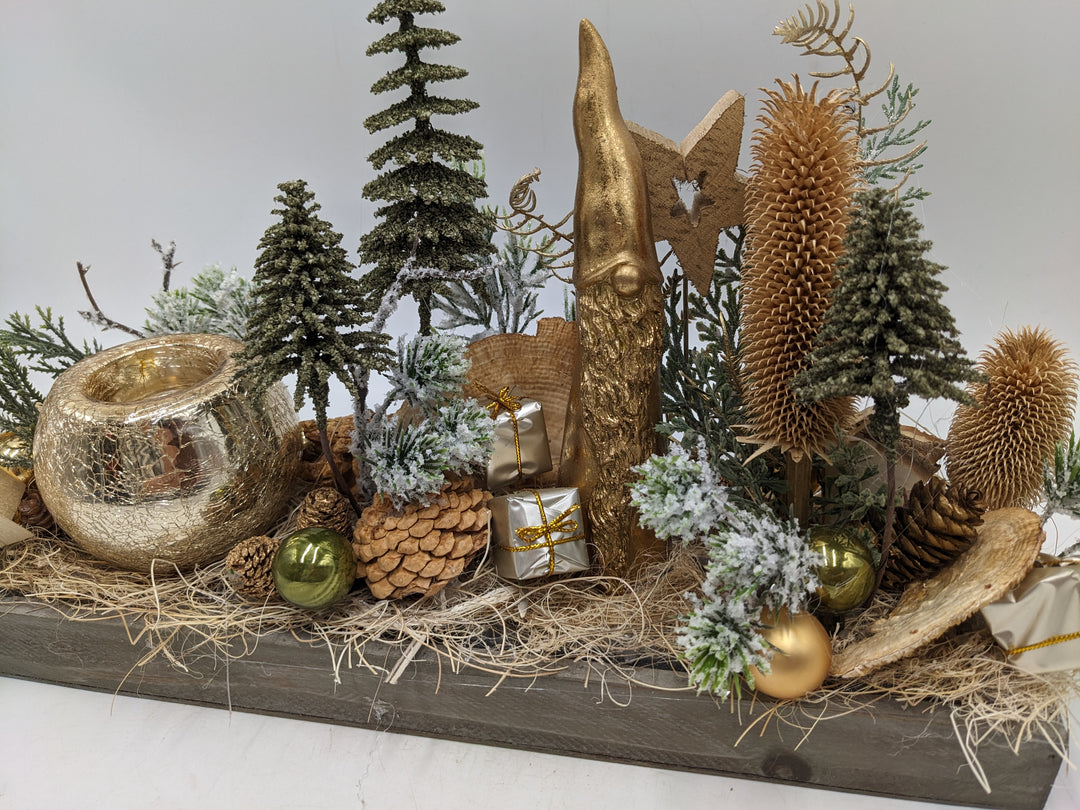 Weihnachtsgesteck Teelicht Bäume Weihnachtsmann gold
