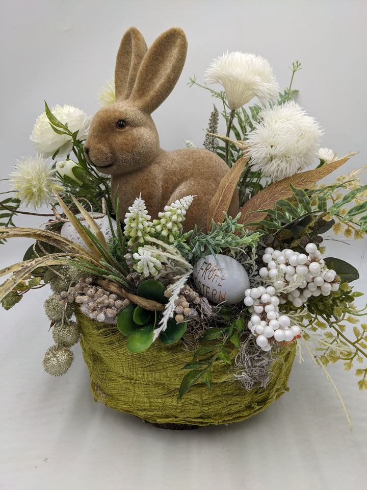 Ostergesteck Hase Muscari Ranunkel grün weiss