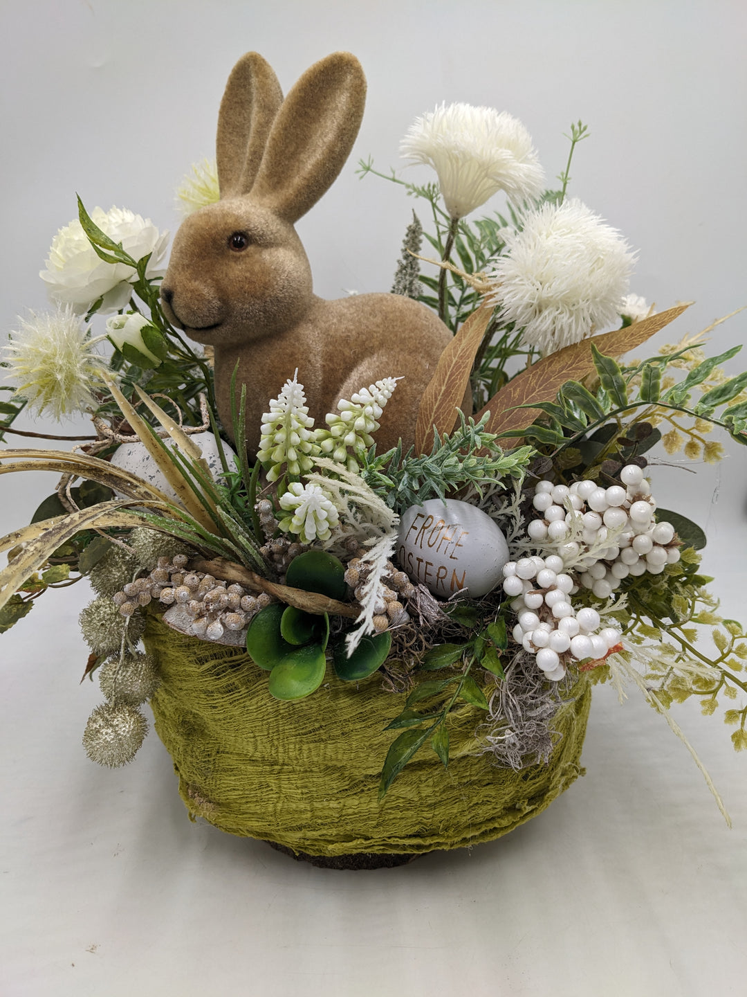Ostergesteck Hase Muscari Ranunkel grün weiss
