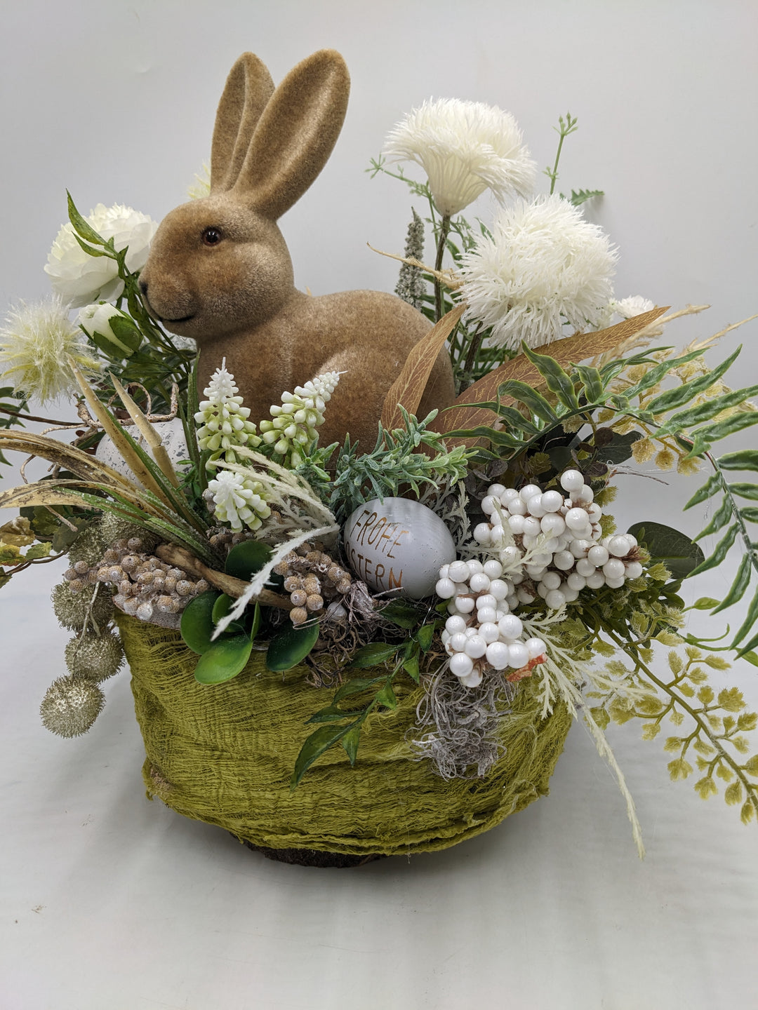 Ostergesteck Hase Muscari Ranunkel grün weiss