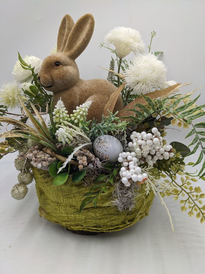 Ostergesteck Hase Muscari Ranunkel grün weiss