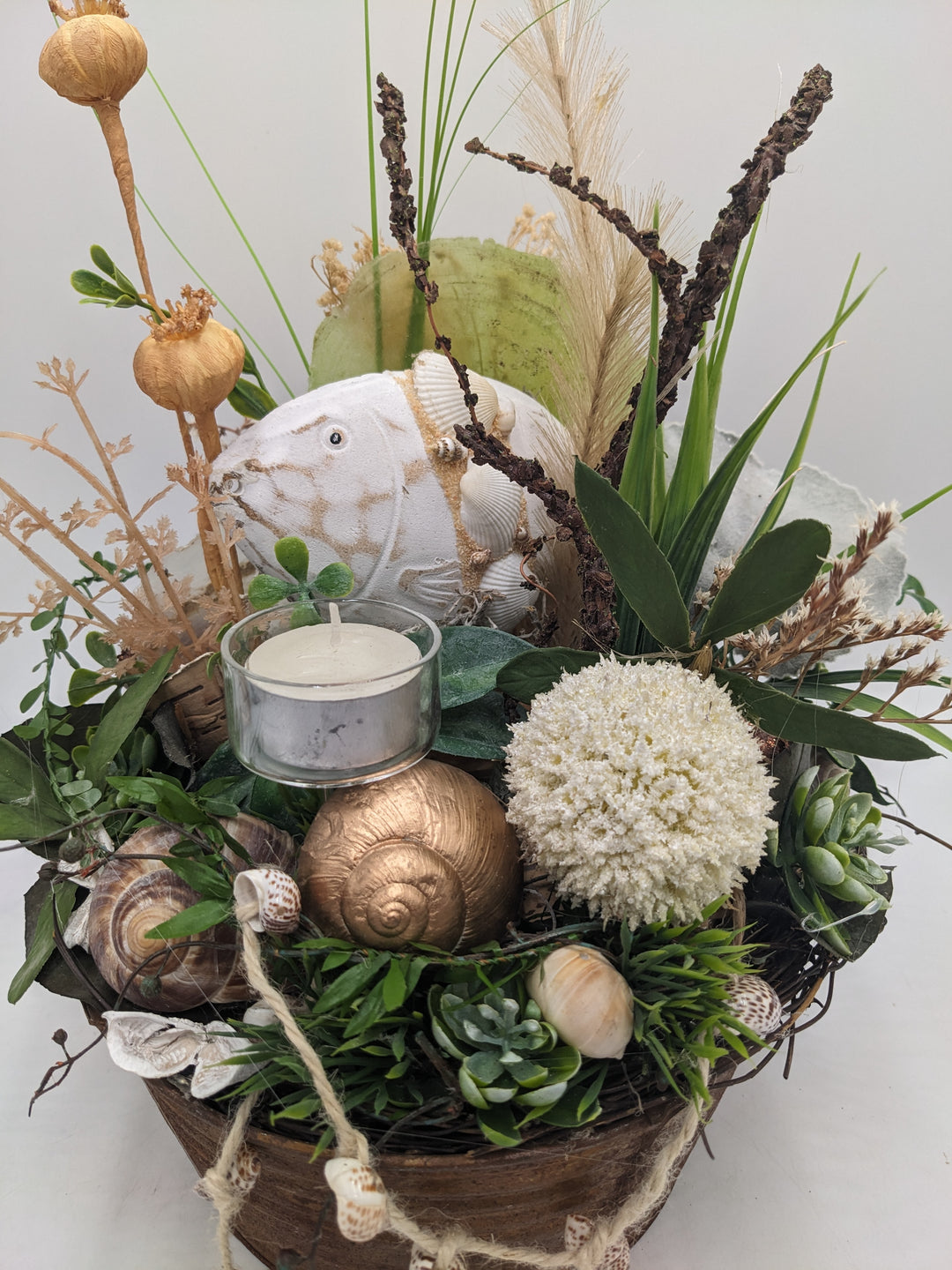 Sommergesteck Fisch Teelicht Gräser maritim