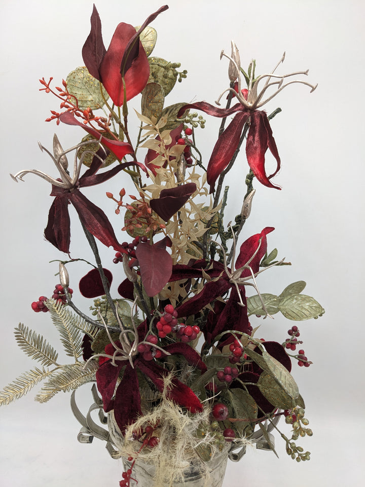 Sommergesteck Eukalyptus Beeren dunkelrot