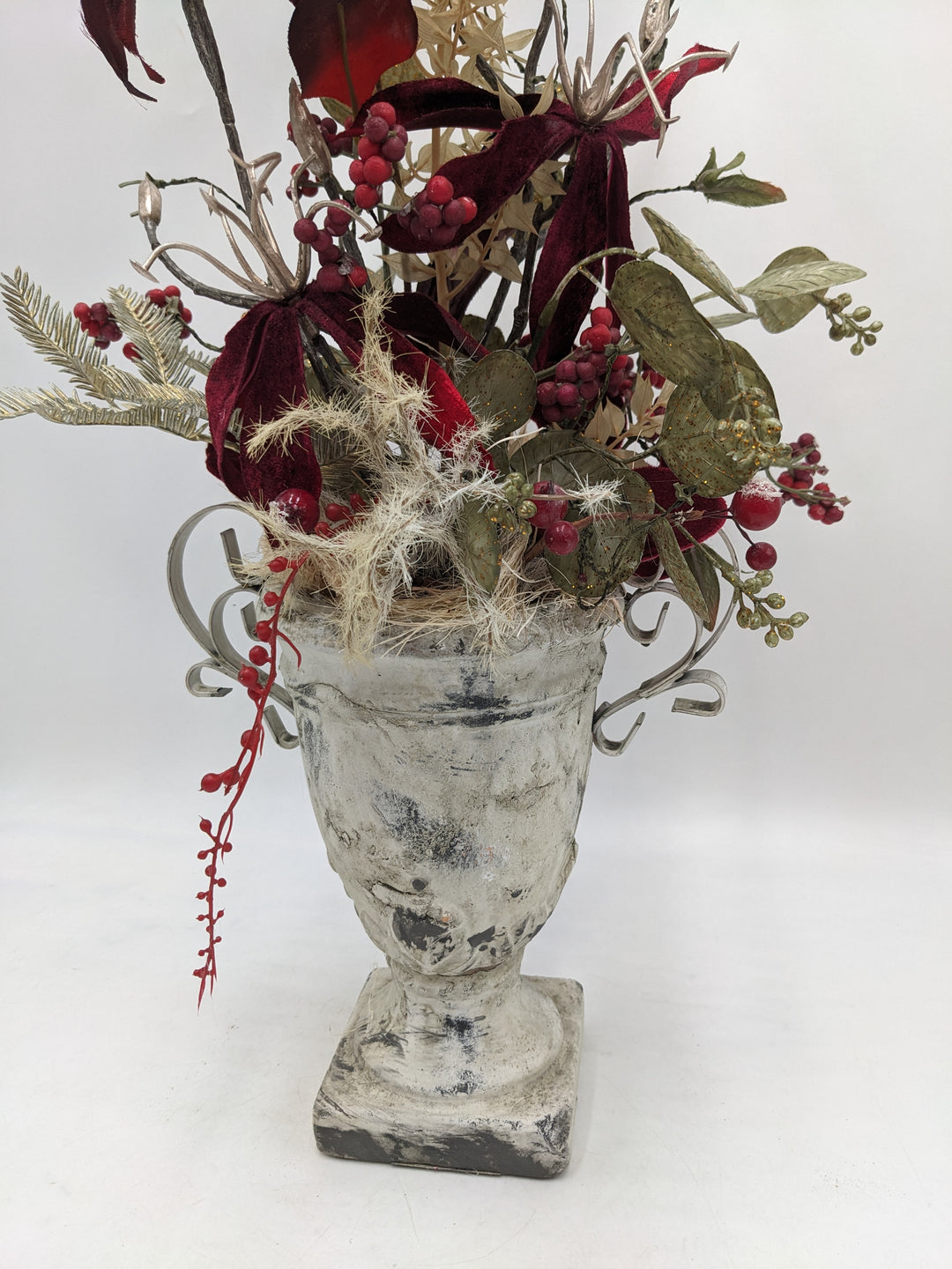 Sommergesteck Eukalyptus Beeren dunkelrot