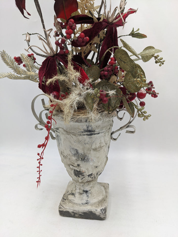 Sommergesteck Eukalyptus Beeren dunkelrot