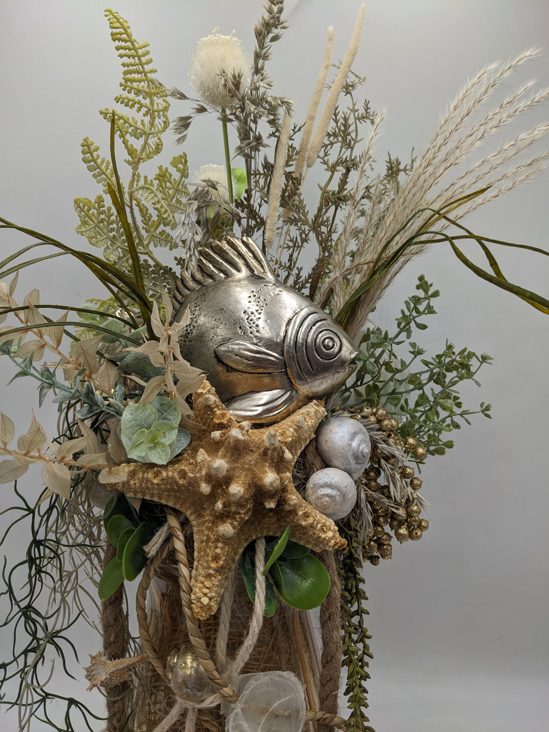 Sommergesteck Fisch Seestern Gräser maritim gold