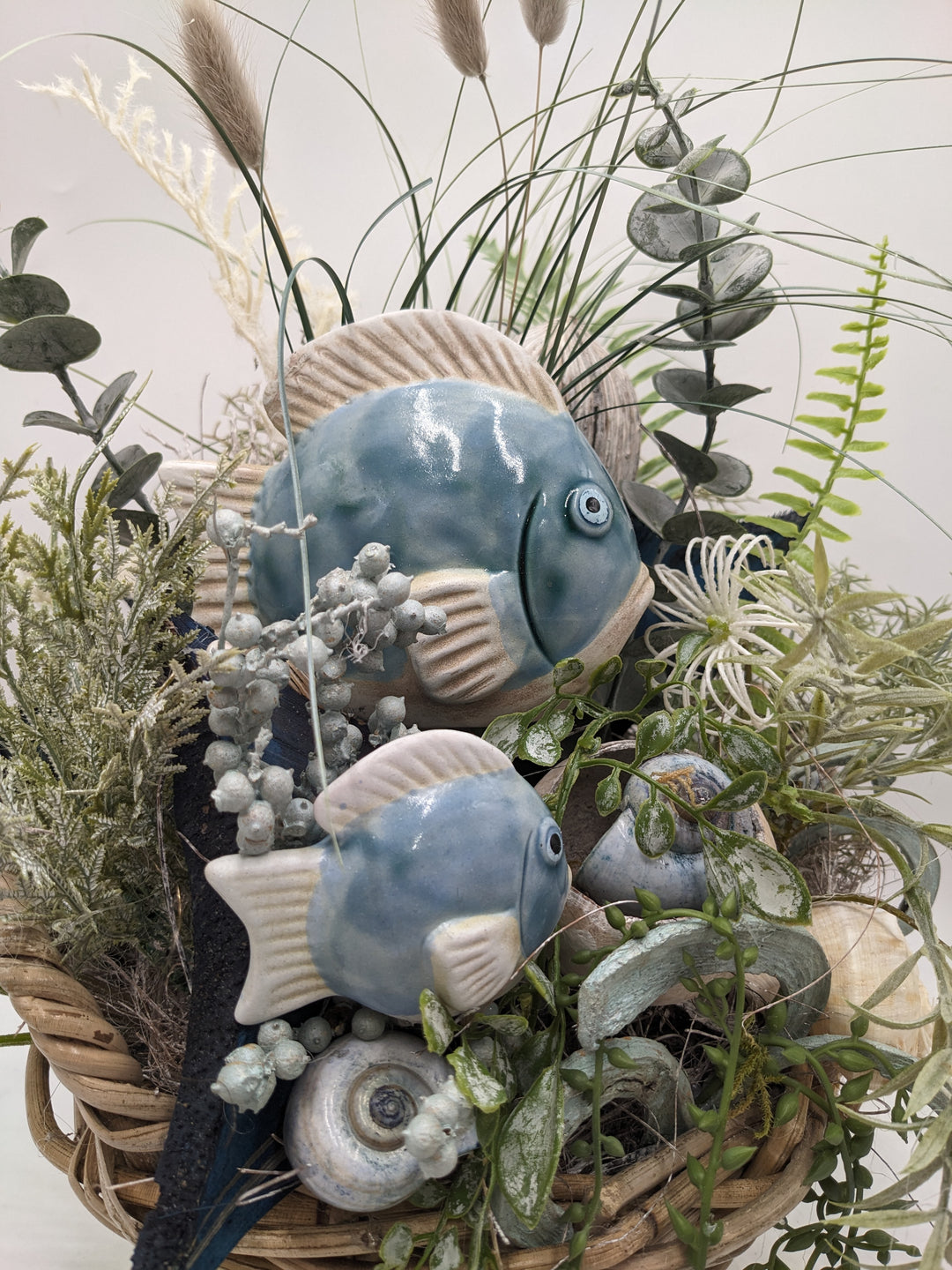 Sommergesteck Fische Gräser maritim blau