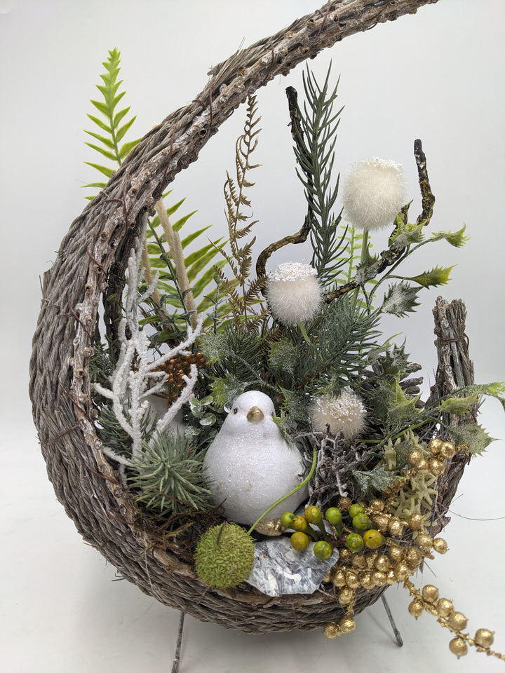 Wintergesteck Vogel Zapfen Gräser gold