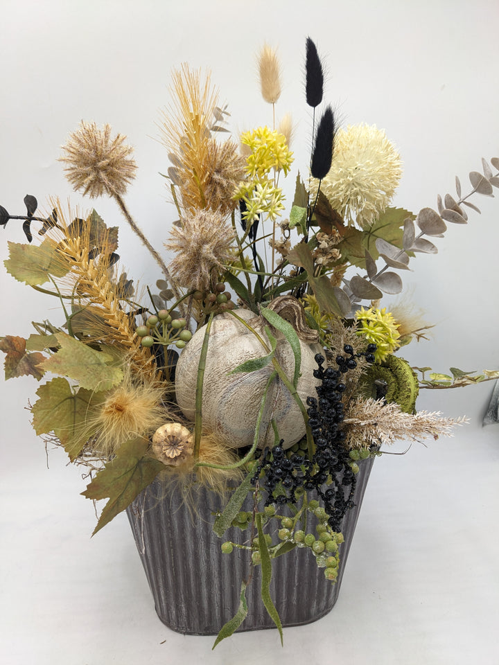 Herbstgesteck Kürbis Gräser creme schwarz