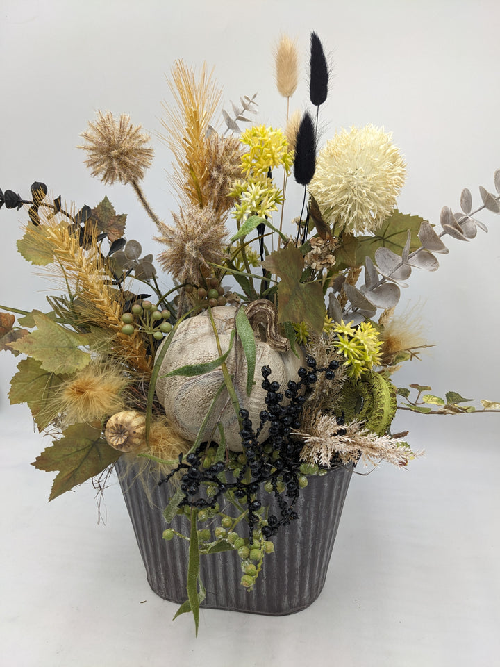 Herbstgesteck Kürbis Gräser creme schwarz