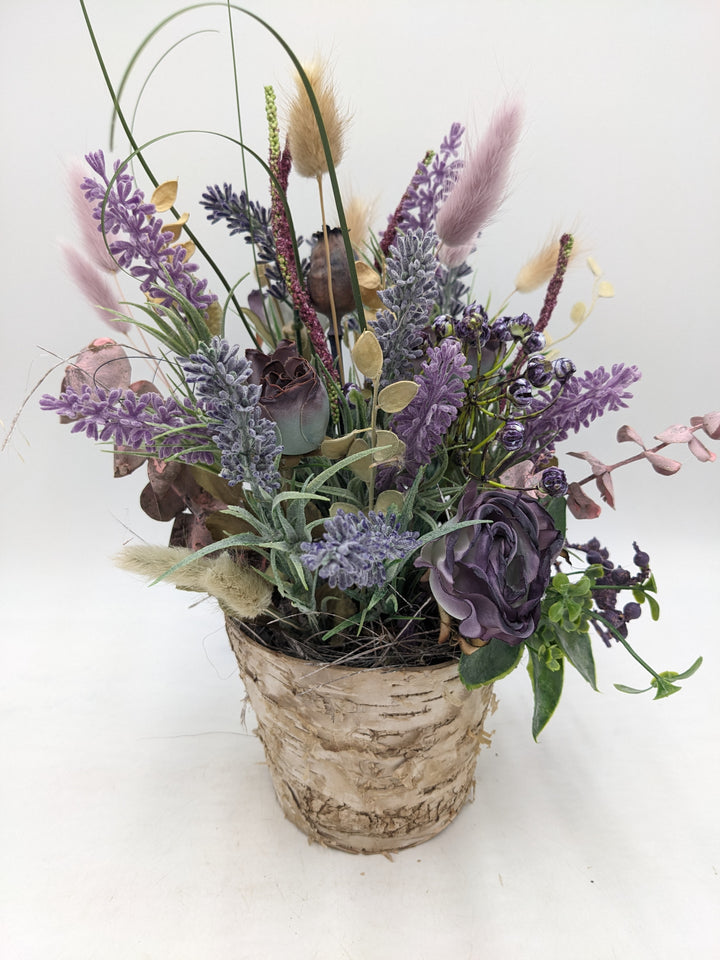 Sommergesteck Lavendel Rosen Gräser rosa lila