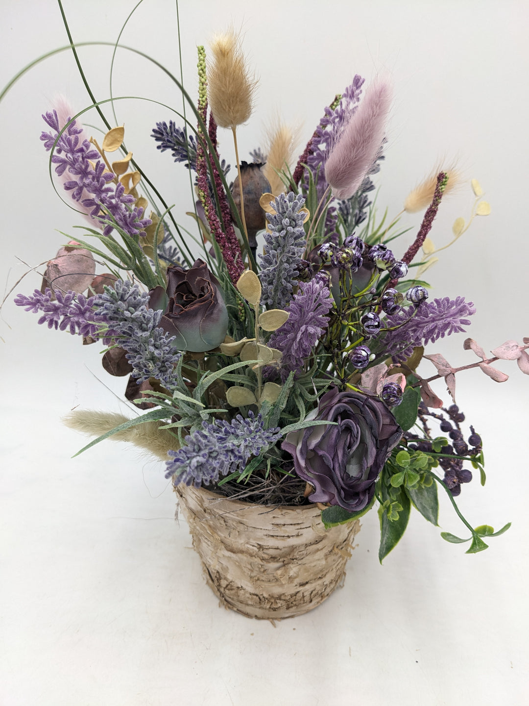 Sommergesteck Lavendel Rosen Gräser rosa lila
