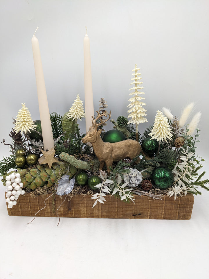 Weihnachtsgesteck Hirsch Bäume creme