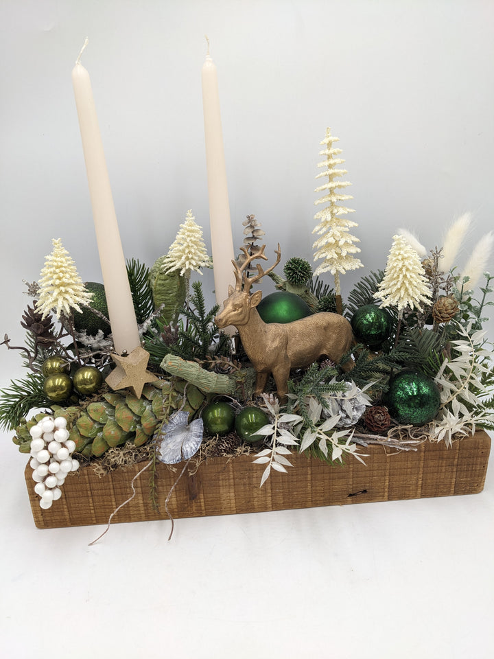 Weihnachtsgesteck Hirsch Bäume creme