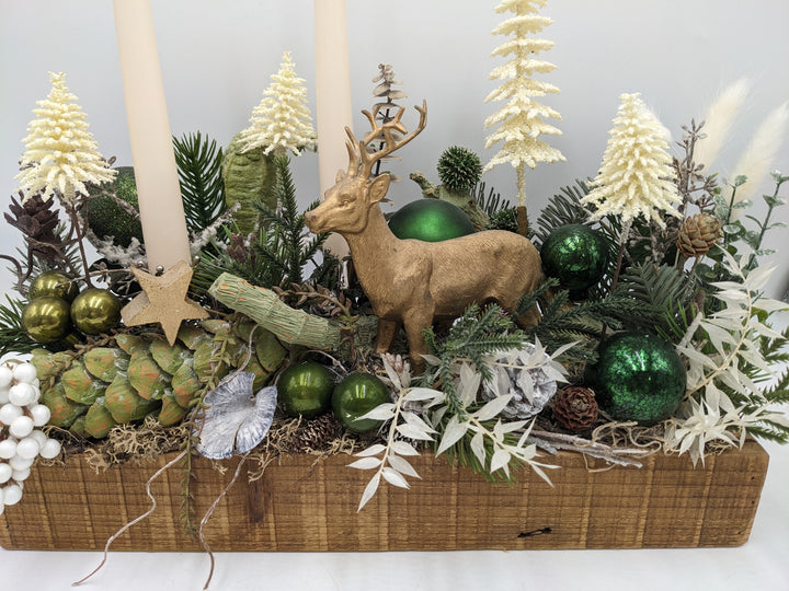 Weihnachtsgesteck Hirsch Bäume creme