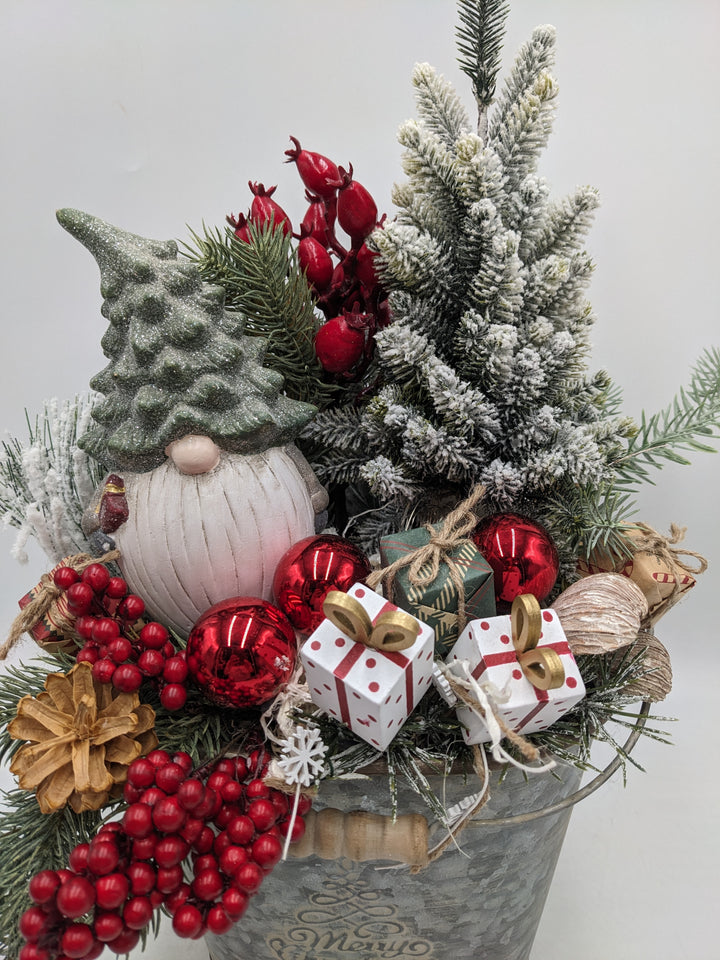 Weihnachtsgesteck Wichtel Baum Geschenke LED