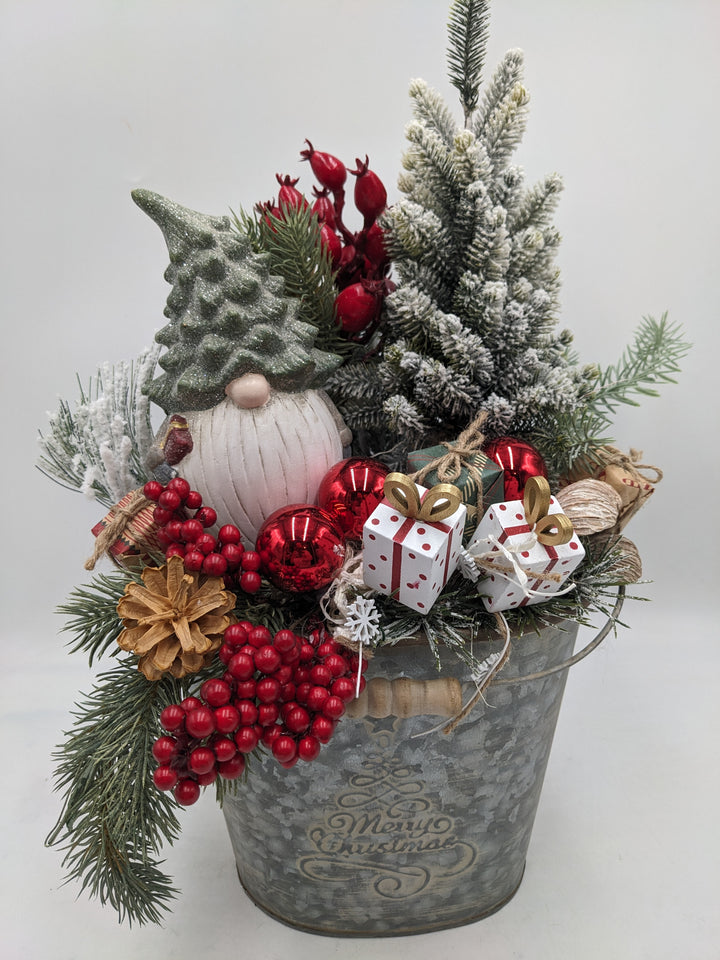 Weihnachtsgesteck Wichtel Baum Geschenke LED