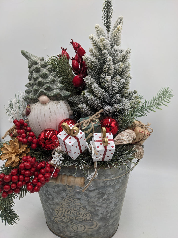 Weihnachtsgesteck Wichtel Baum Geschenke LED