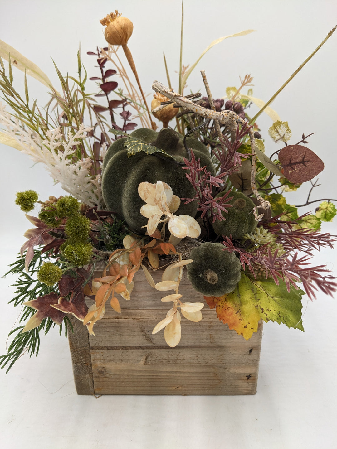 Herbstgesteck Kürbis Gräser grün