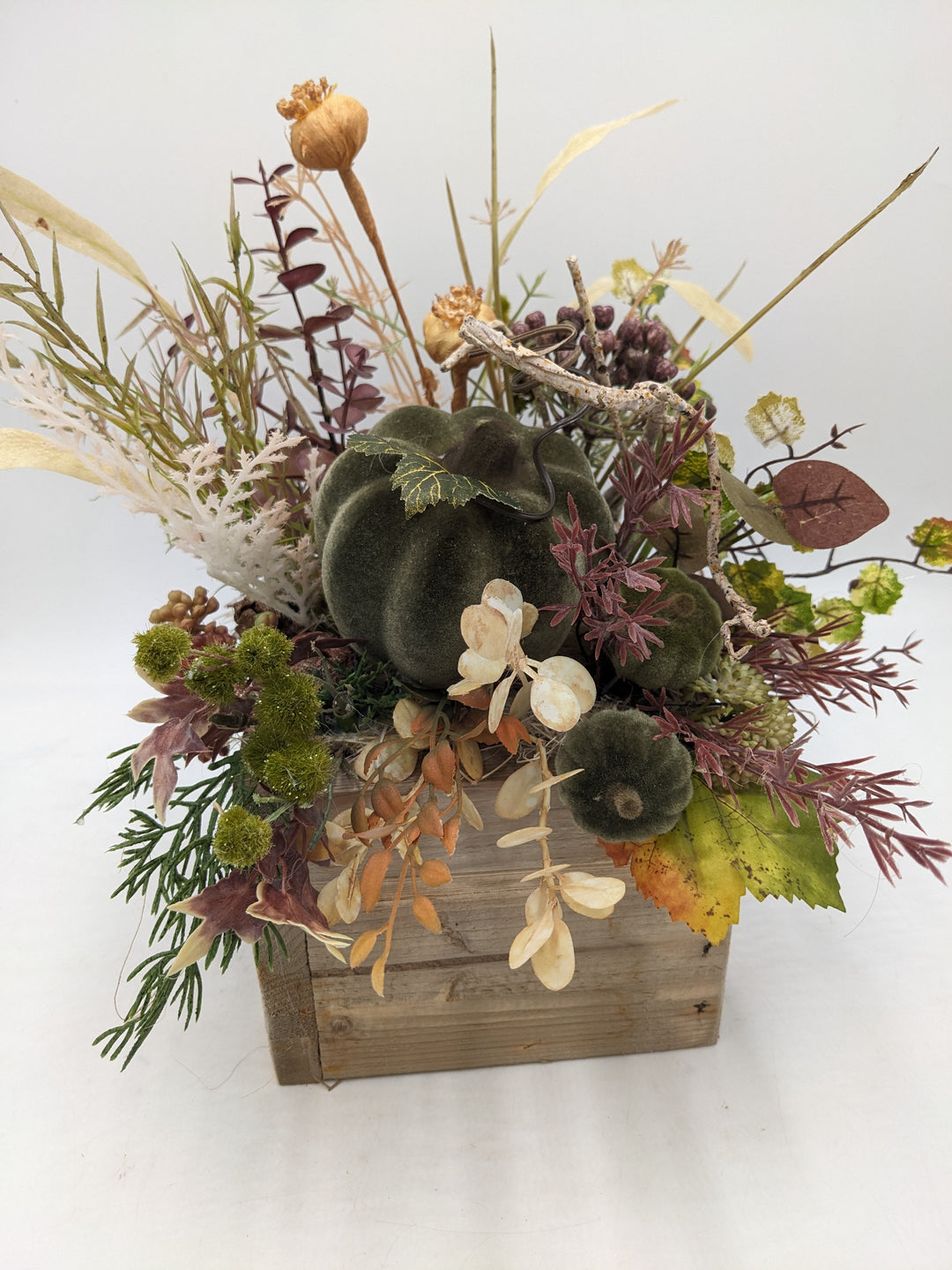Herbstgesteck Kürbis Gräser grün