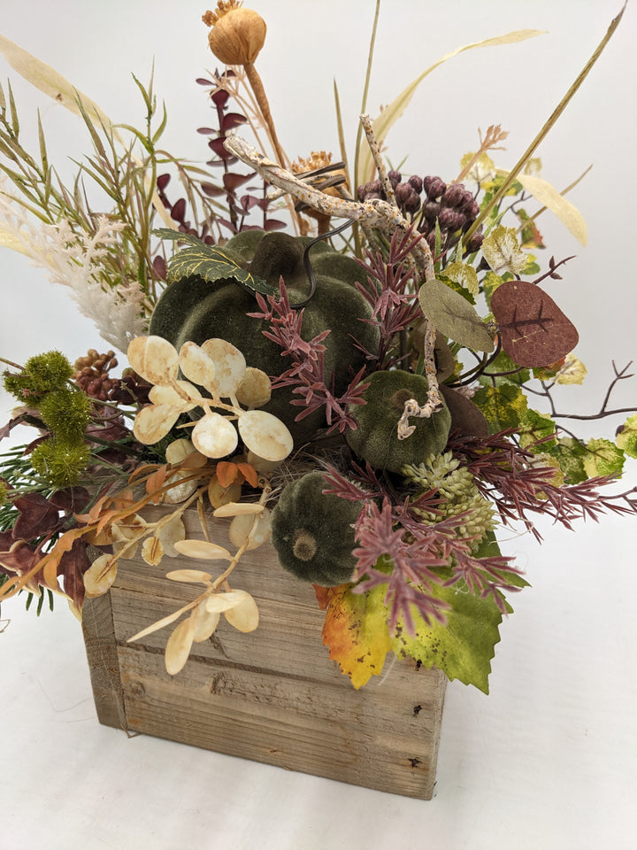 Herbstgesteck Kürbis Gräser grün