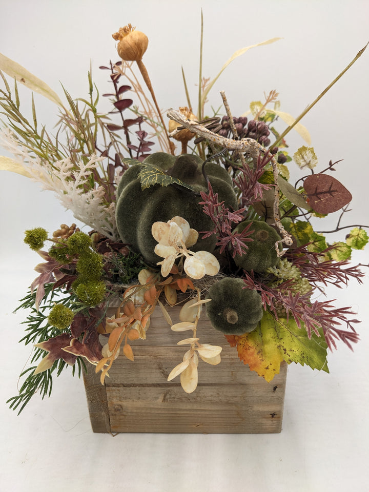 Herbstgesteck Kürbis Gräser grün
