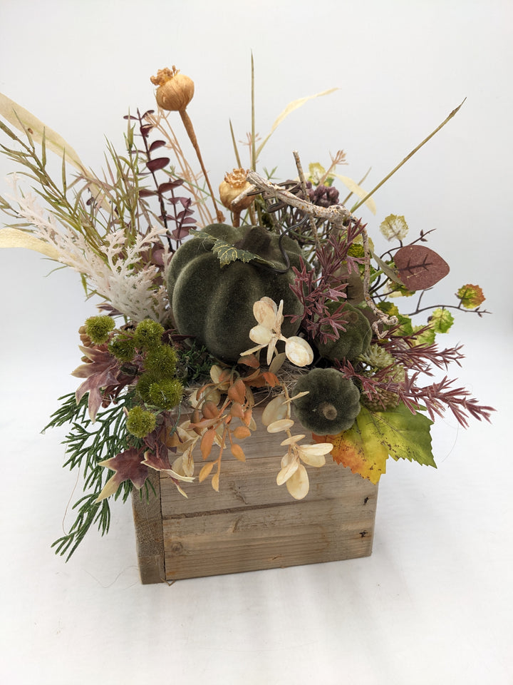 Herbstgesteck Kürbis Gräser grün